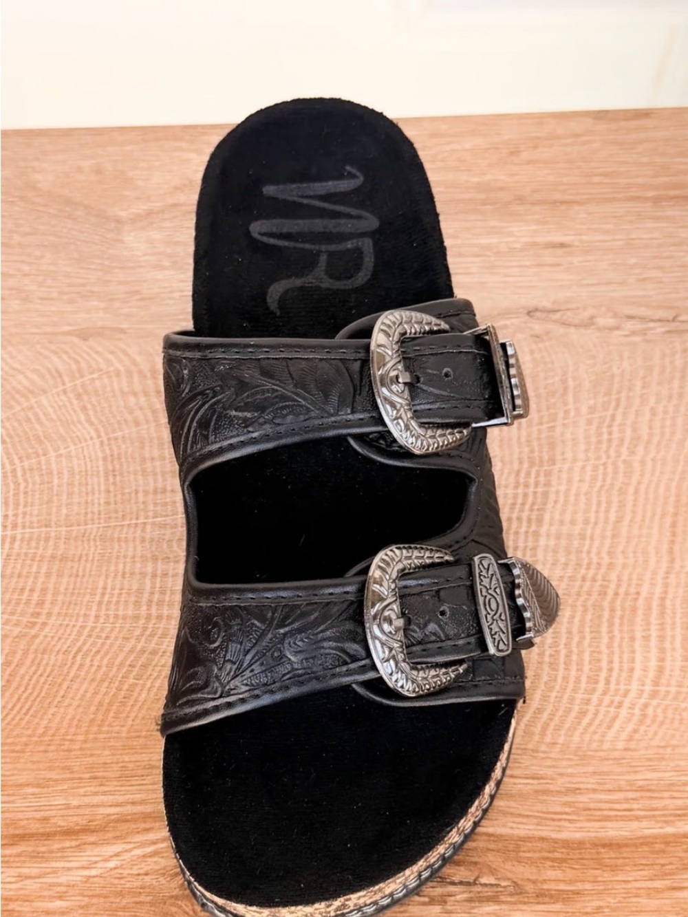 Gorgeous Western Tooled Sandal by Not Rated "NEW" - Picture 3 of 9